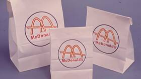Логотип McDonald's в 2001 году: эволюция золотых арок в Трейдинг Онлайн